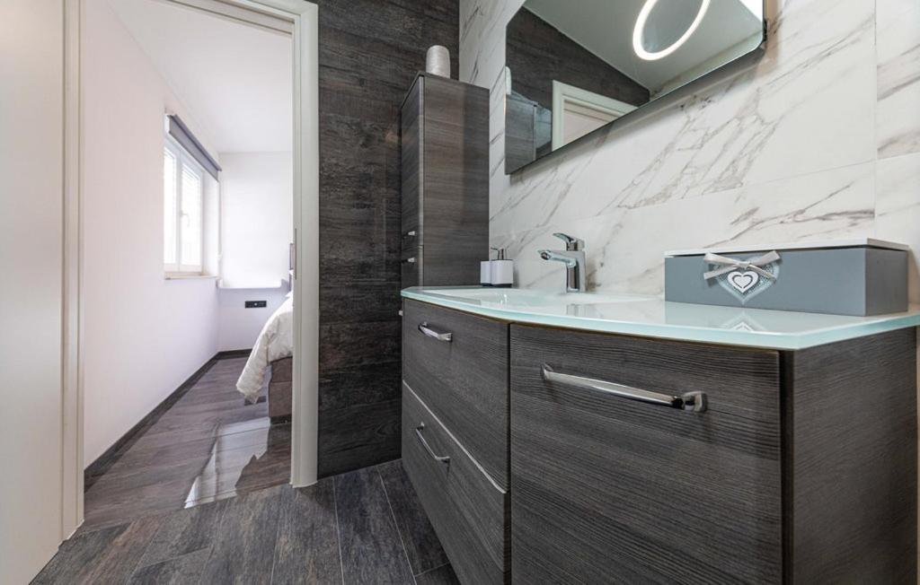 Premium Apartment With Jacuzzi Трогир Екстериор снимка